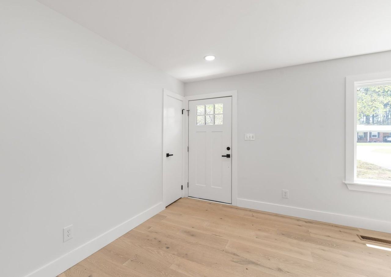 1315 Vickie Ln - Photo 5 of 30