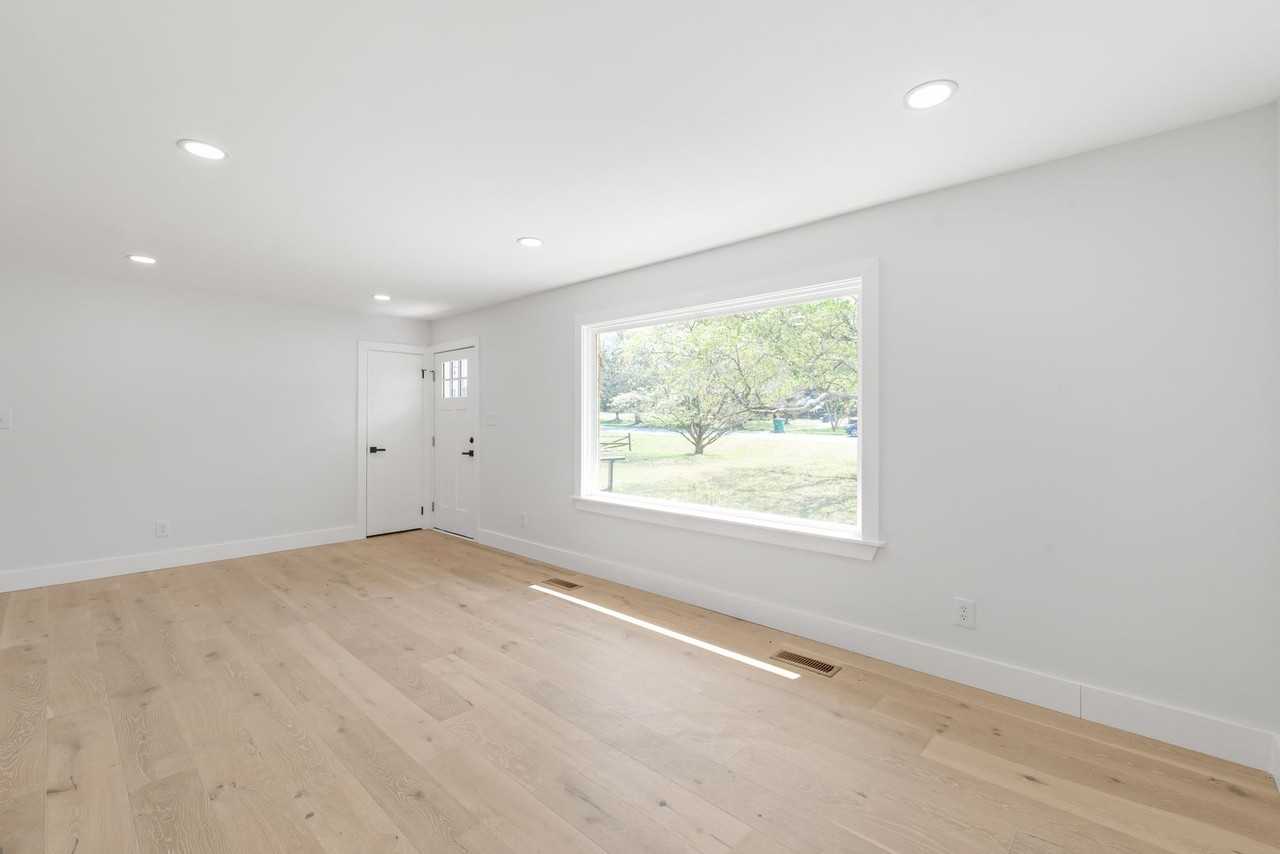 1315 Vickie Ln - Photo 7 of 30