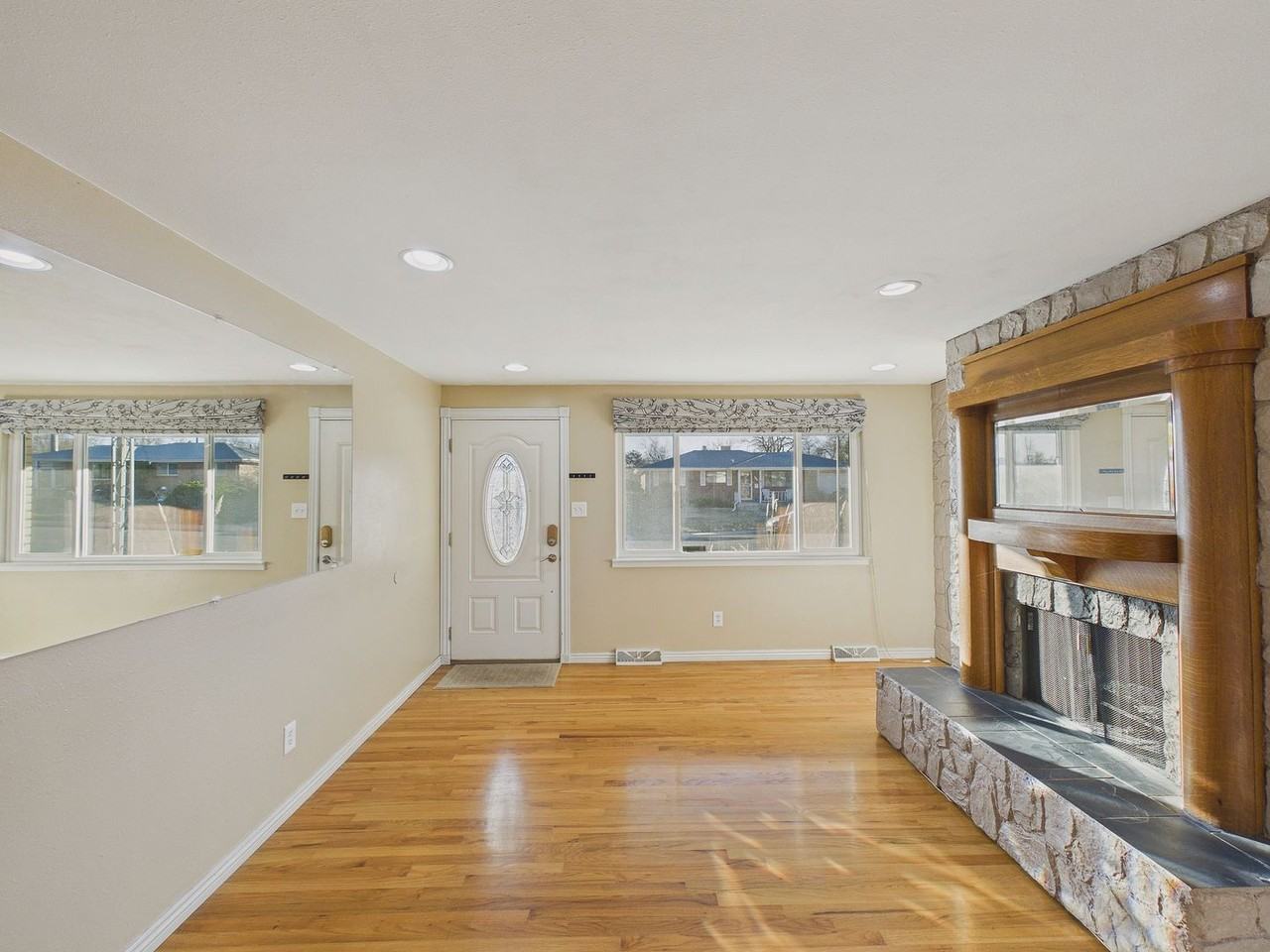 8482 Rutgers St - Photo 3 of 28