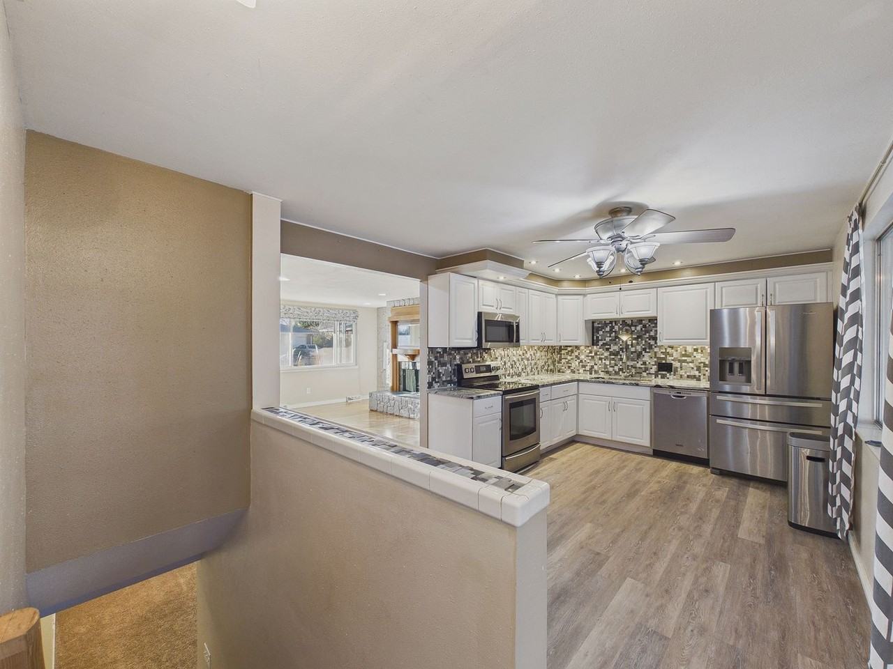 8482 Rutgers St - Photo 4 of 28