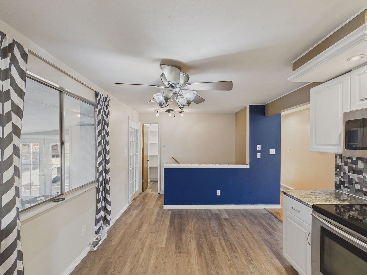 8482 Rutgers St - Photo 7 of 28