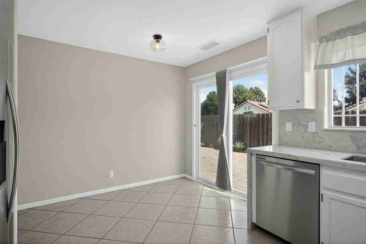 2111 Rebecca Way - Photo 5 of 26