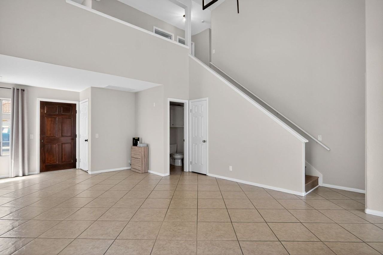 2111 Rebecca Way - Photo 7 of 26