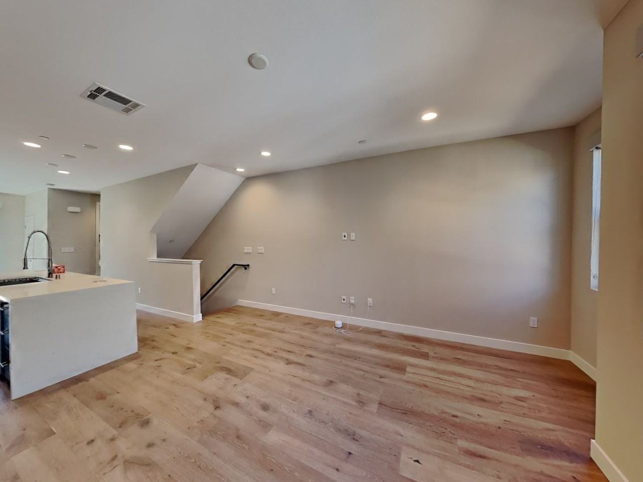 1534 Prescott St - Photo 3 of 16