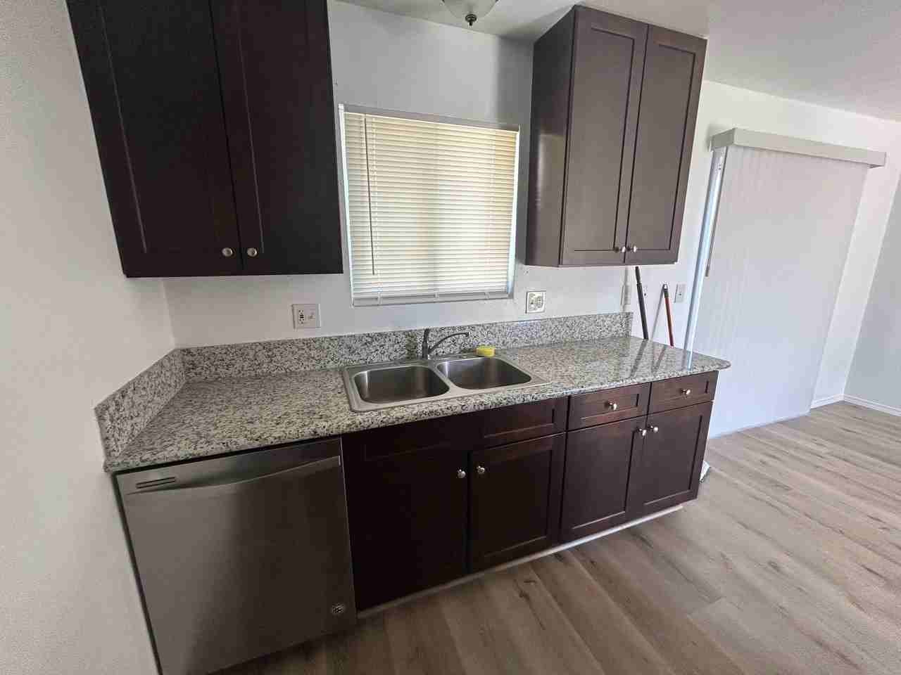 405 N Green St - Photo 6 of 13