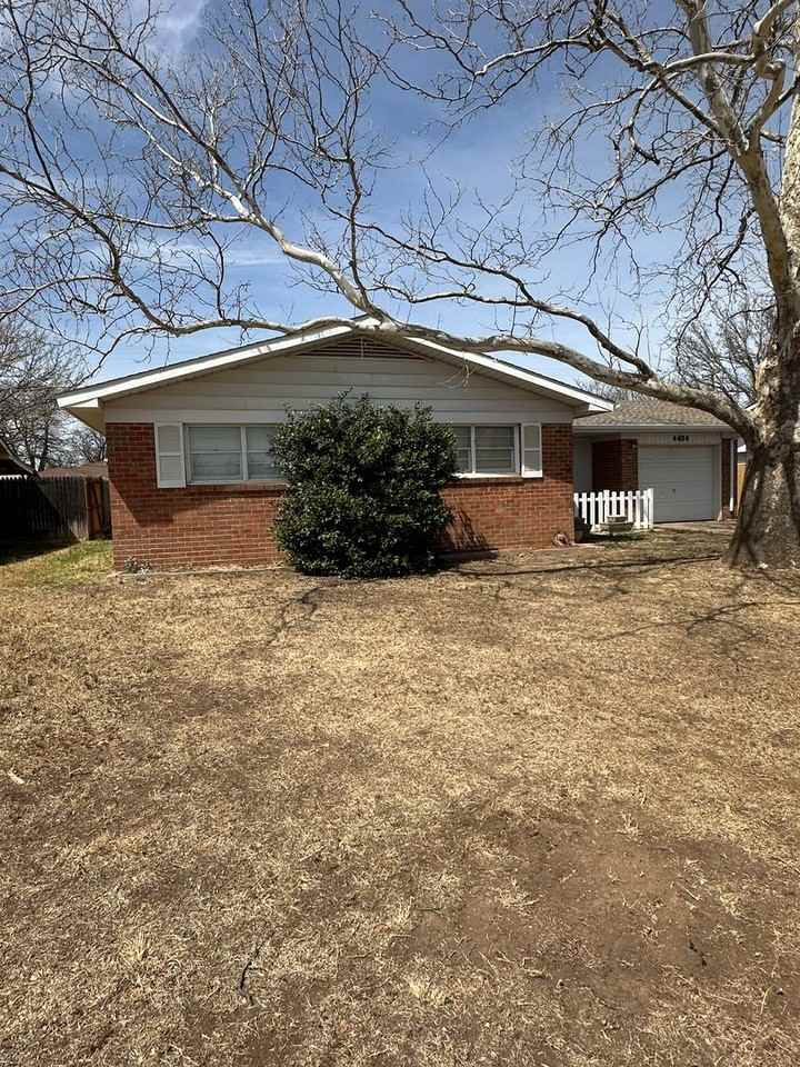 4404 Mesa Cir - Photo 2 of 35