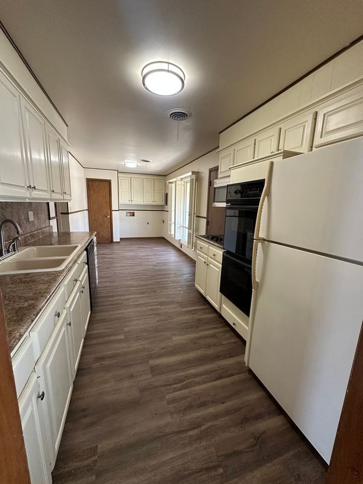 4404 Mesa Cir - Photo 7 of 35