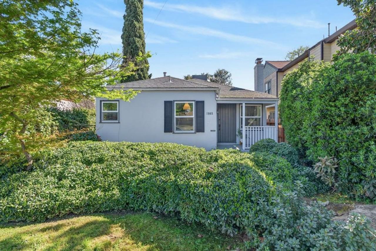 1065 48th St - Photo 2 of 21