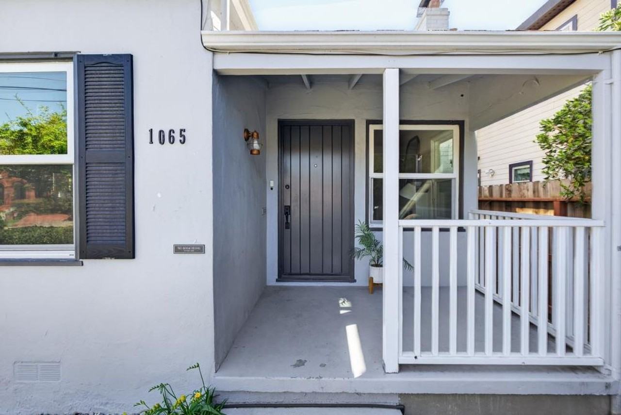 1065 48th St - Photo 4 of 21