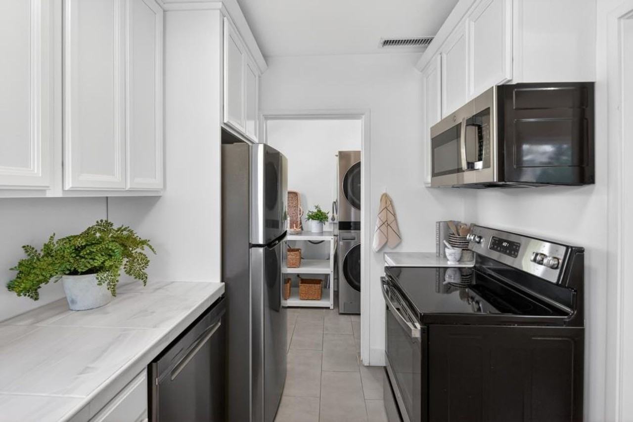 1065 48th St - Photo 5 of 21