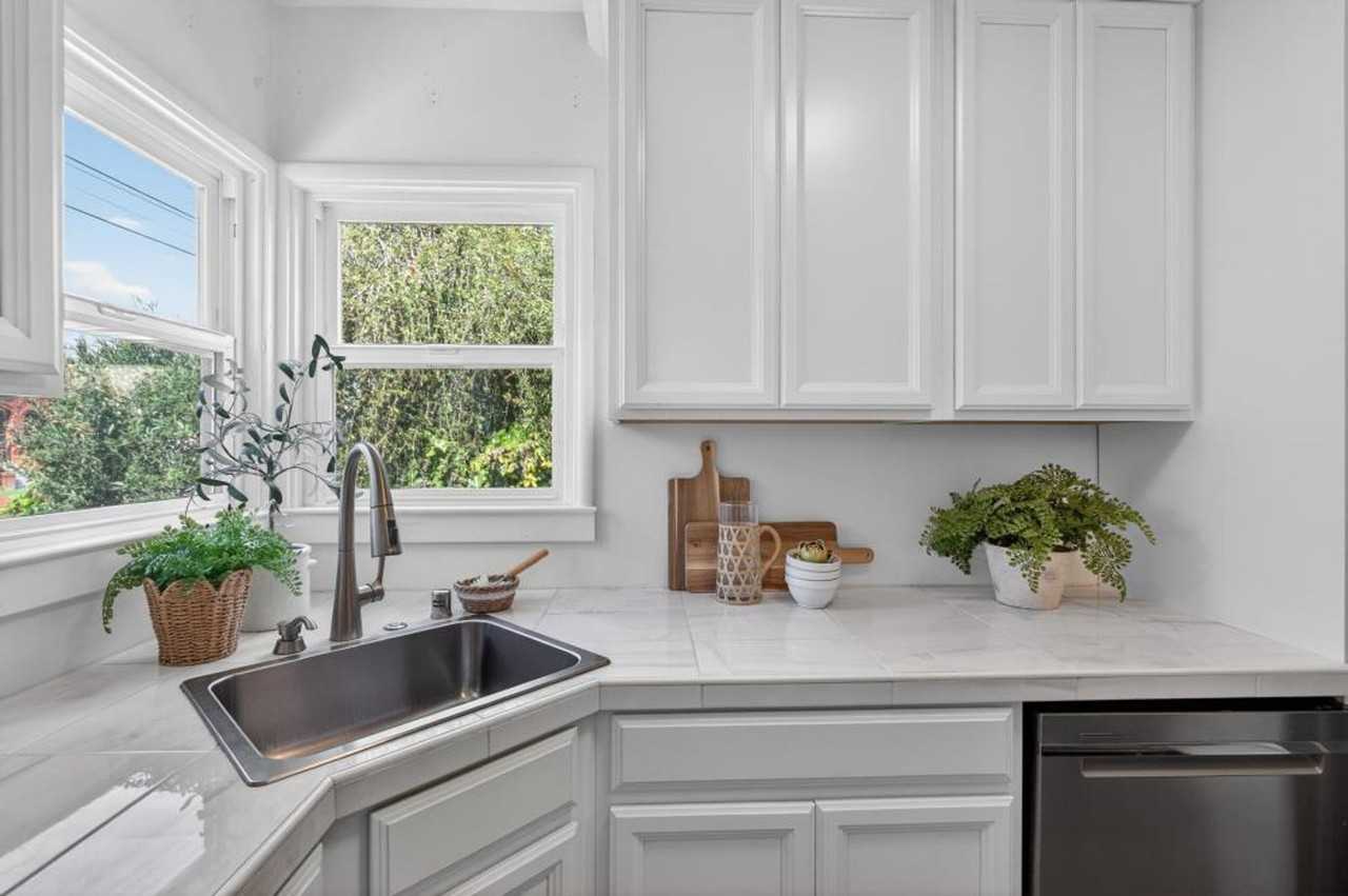 1065 48th St - Photo 6 of 21