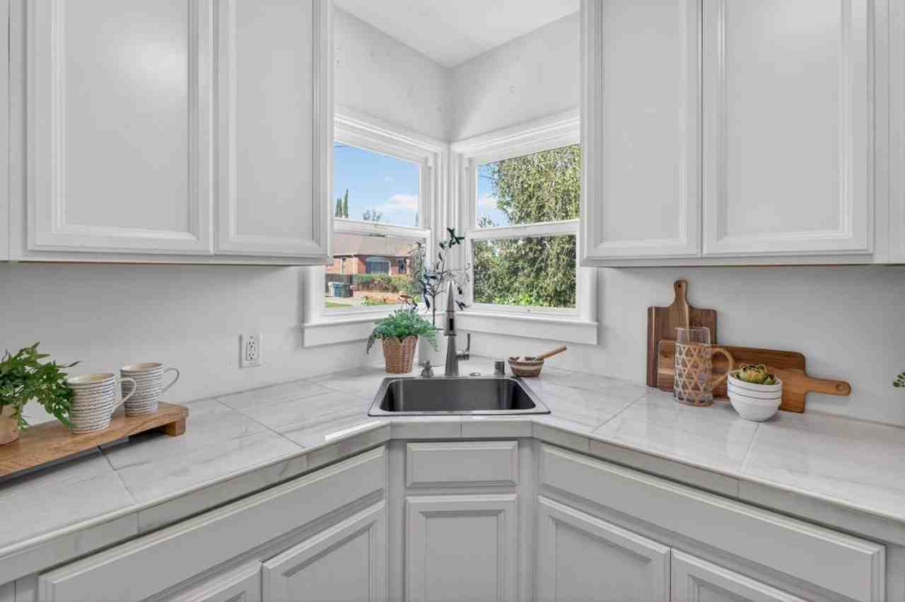 1065 48th St - Photo 7 of 21