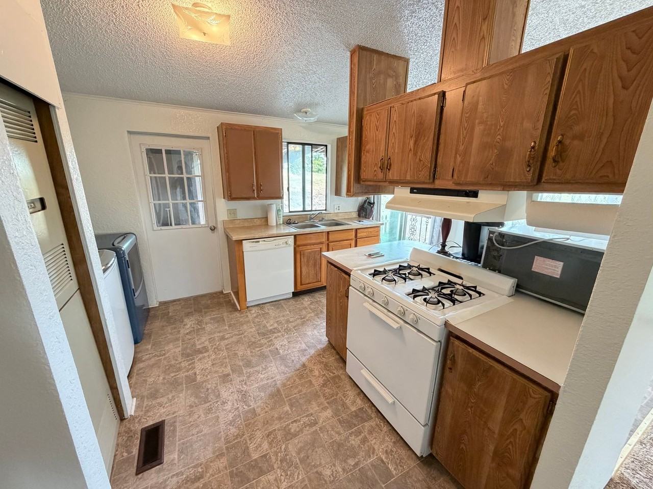 24300 E Village Dr #2 - Photo 6 of 21