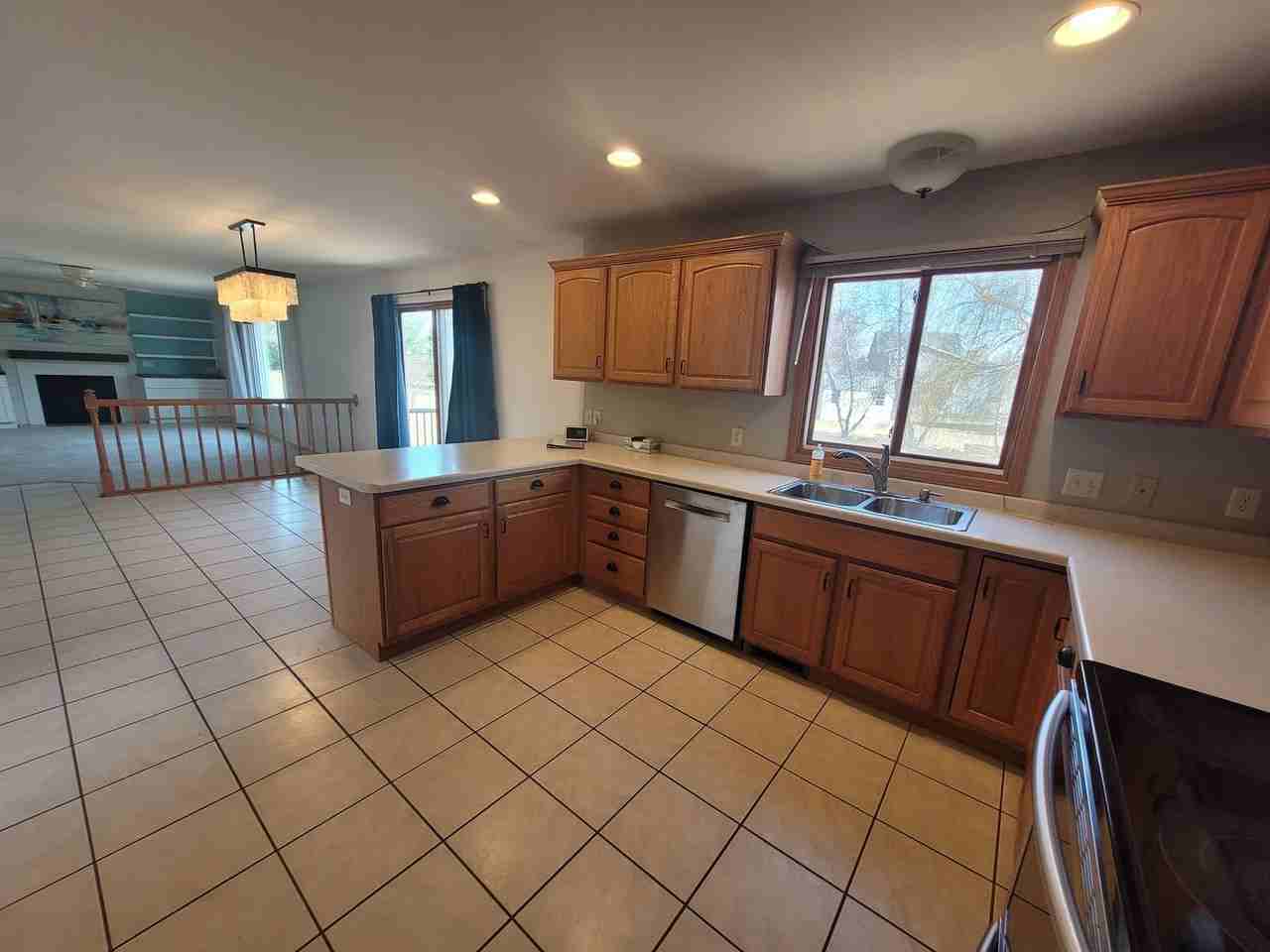 2255 Vesterheim St - Photo 4 of 37