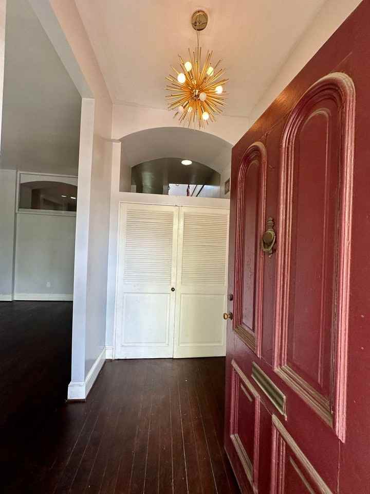 412 E Liberty St - Photo 4 of 32