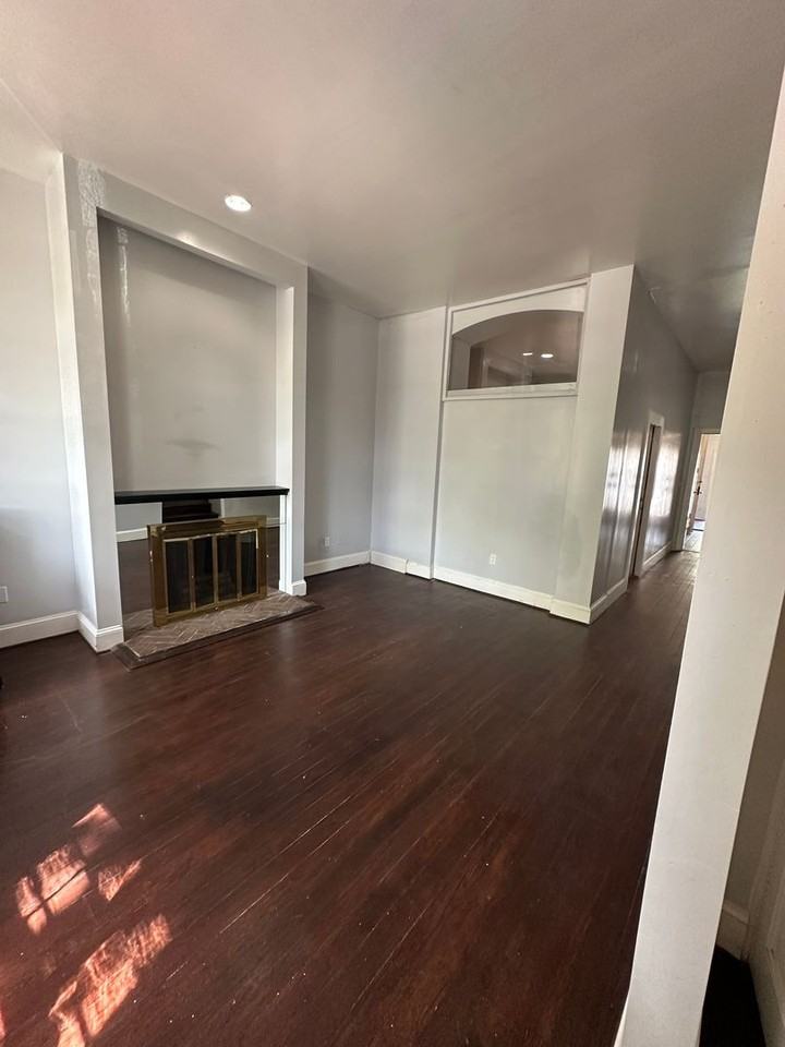 412 E Liberty St - Photo 7 of 32