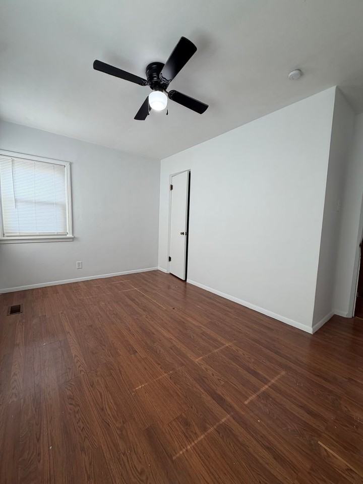 2641 Center St - Photo 2 of 12