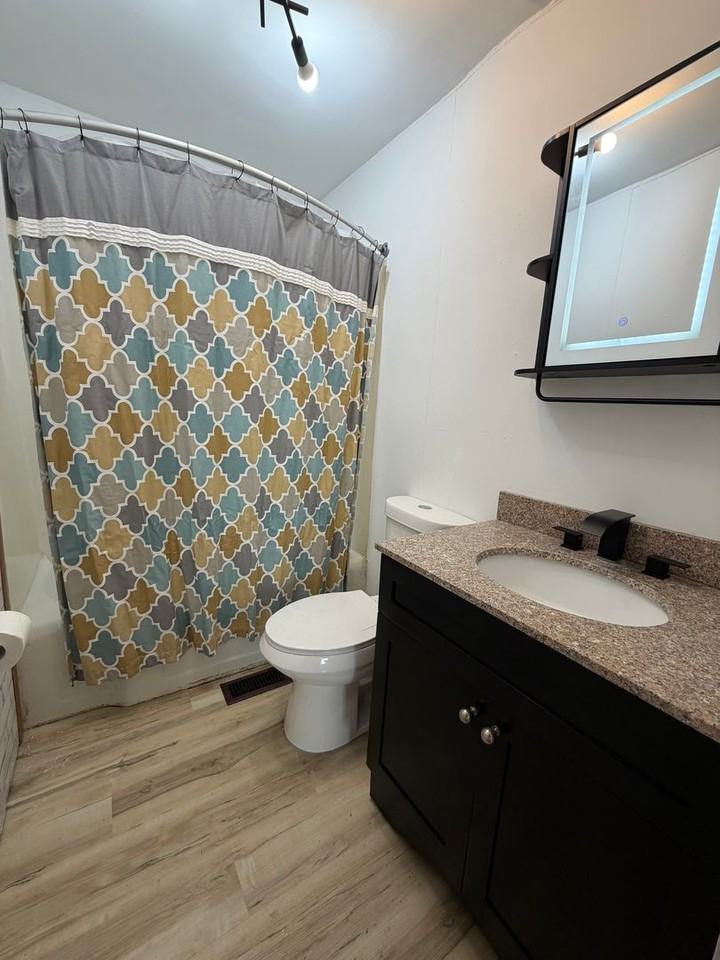 2641 Center St - Photo 5 of 12