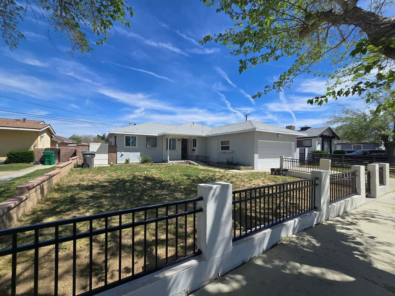 1415 Boyden Ave - Photo 3 of 20