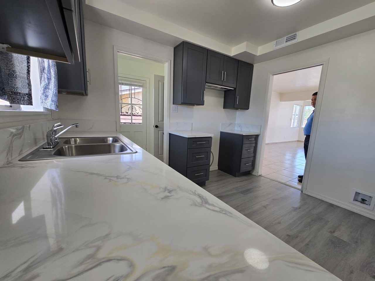 1415 Boyden Ave - Photo 7 of 20