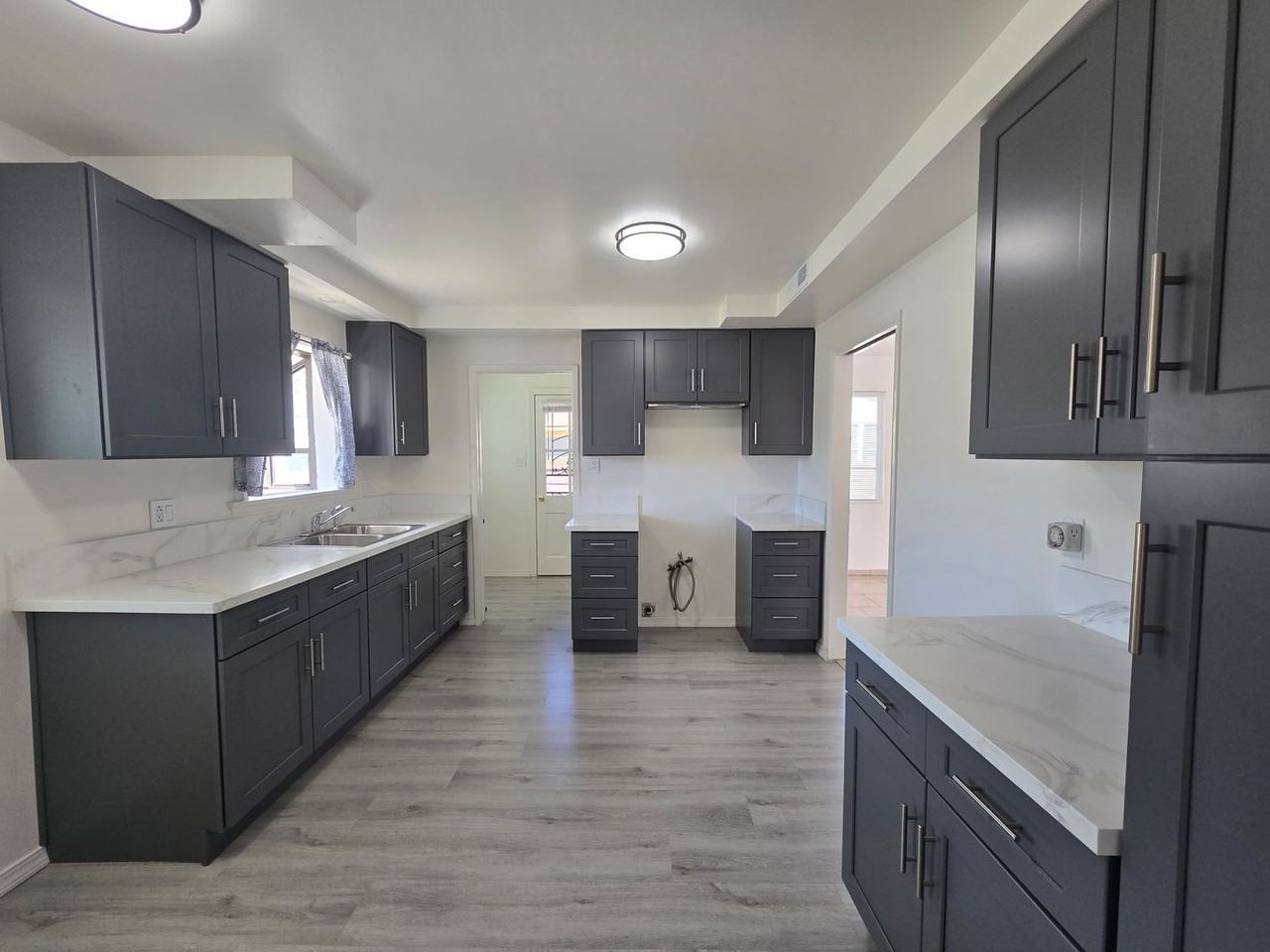 1415 Boyden Ave - Photo 7 of 21