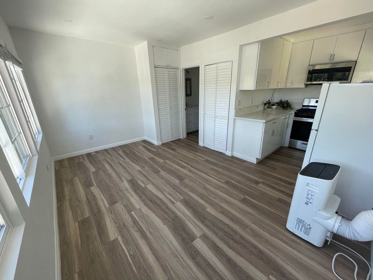 4953 1/2 Mount Royal Dr - Photo 3 of 8