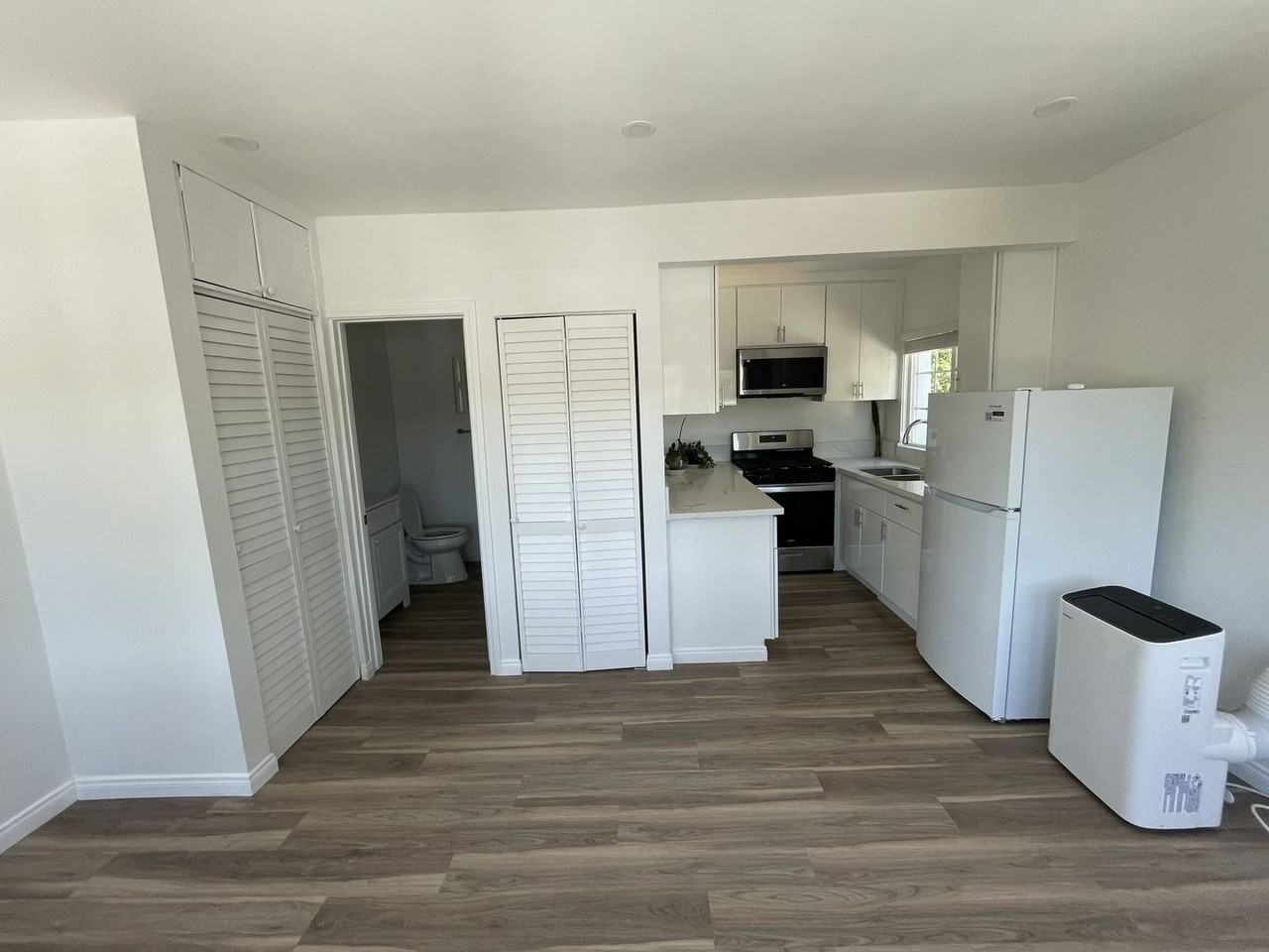 4953 1/2 Mount Royal Dr - Photo 4 of 8