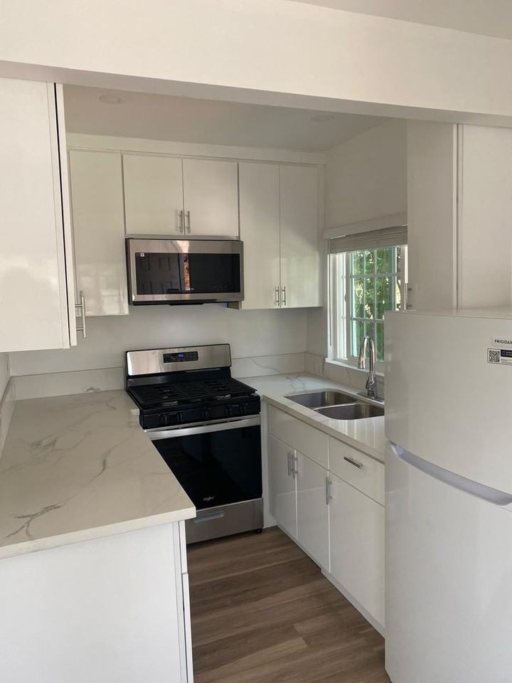 4953 1/2 Mount Royal Dr - Photo 5 of 8