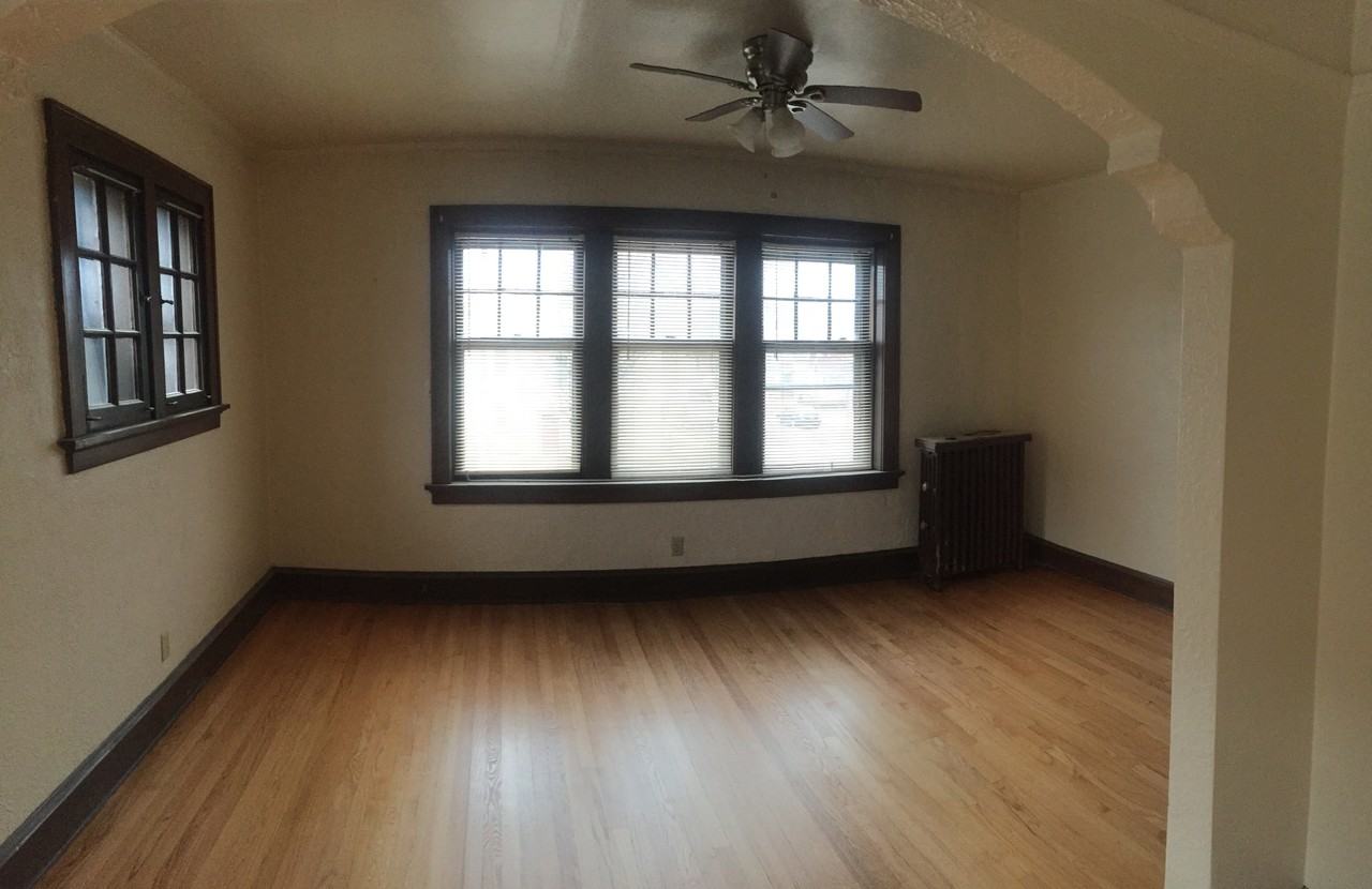 3069 S Kinnickinnic Ave - Photo 2 of 6