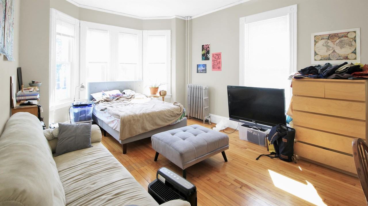 35 Essex St - Photo 7 of 29