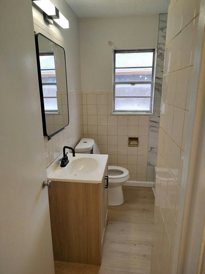 3305 North Keystone Avenue - Photo 2 of 13