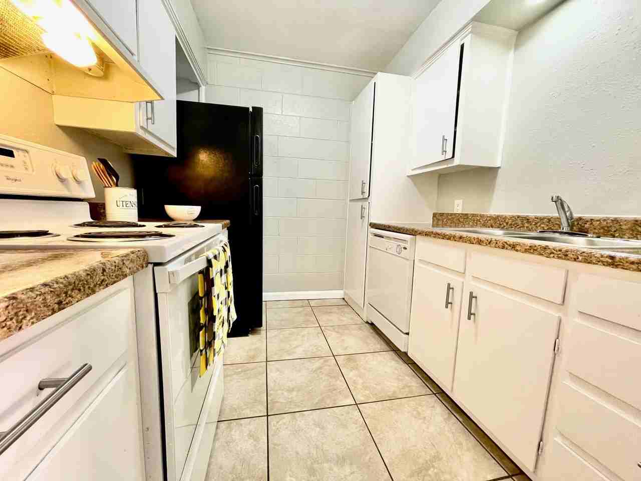 Briarwood Village Apartments - Photo 7 of 50