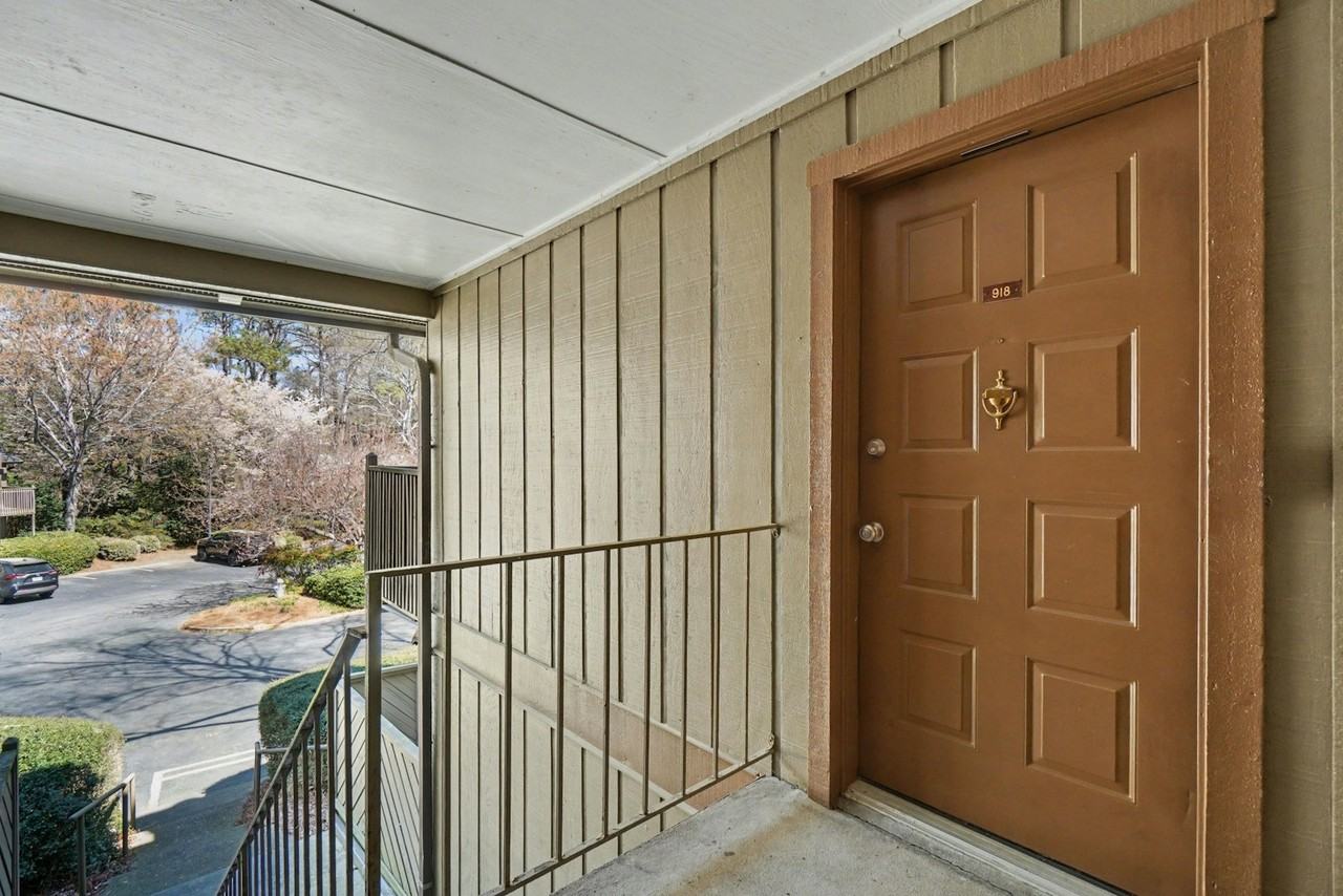 918 Dunbar Drive - Photo 2 of 16