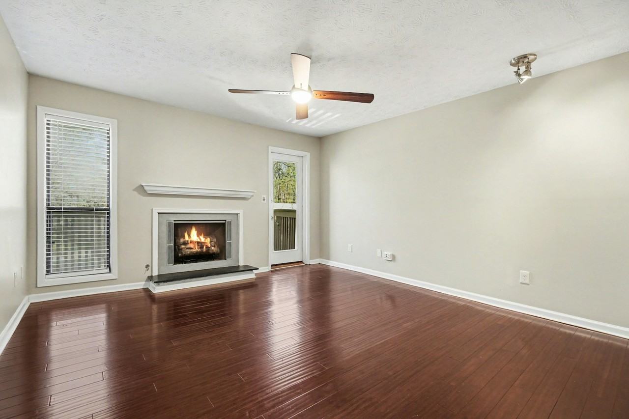 918 Dunbar Drive - Photo 3 of 16