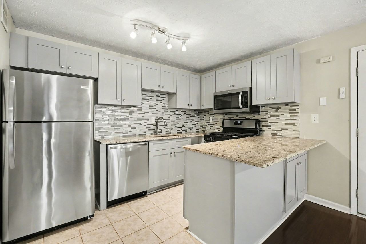 918 Dunbar Drive - Photo 6 of 16