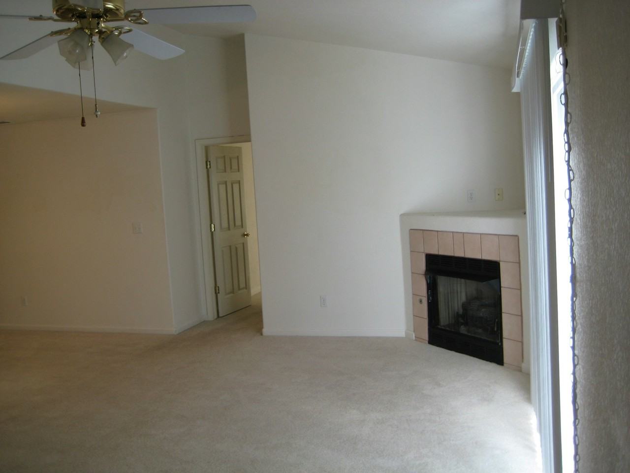 5122 West 11th Street - Photo 5 of 11