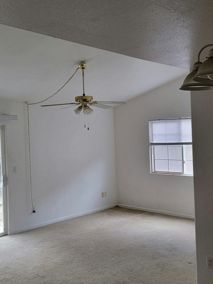 5122 West 11th Street - Photo 6 of 11