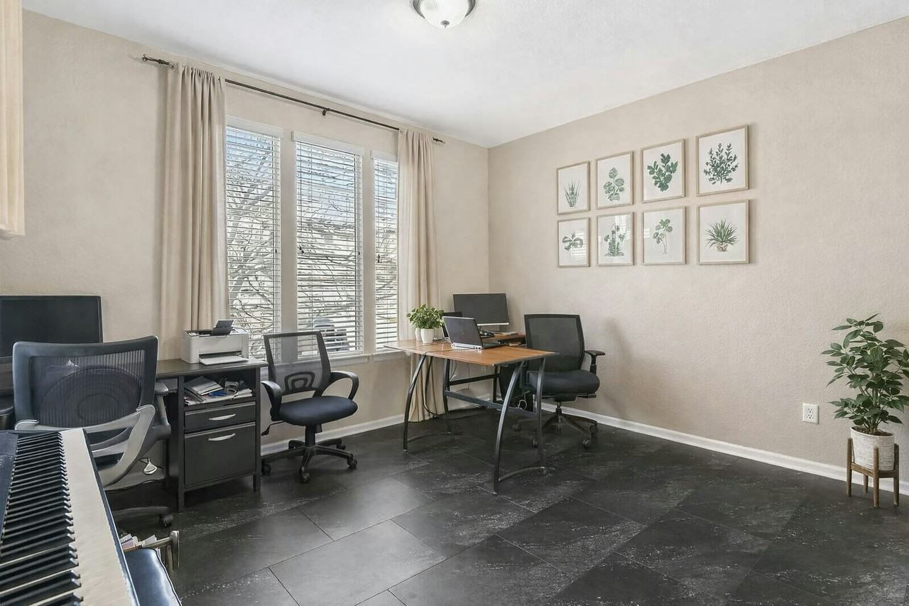 5347 Applebrook Lane - Photo 4 of 20