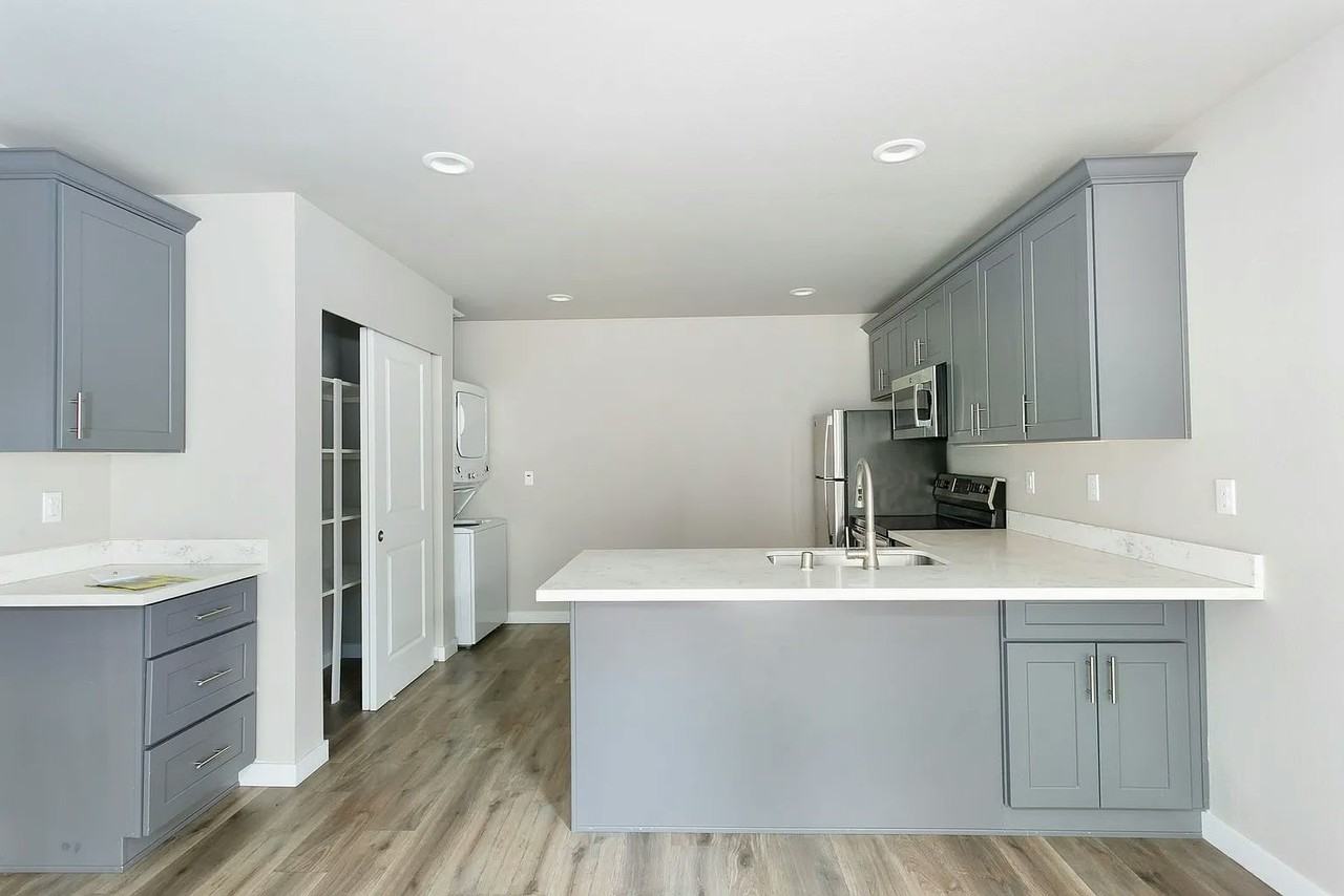 927 South Cushman Avenue (Back House) - Photo 3 of 20