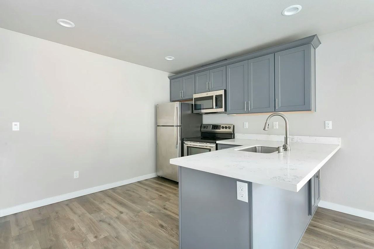 927 South Cushman Avenue (Back House) - Photo 4 of 20