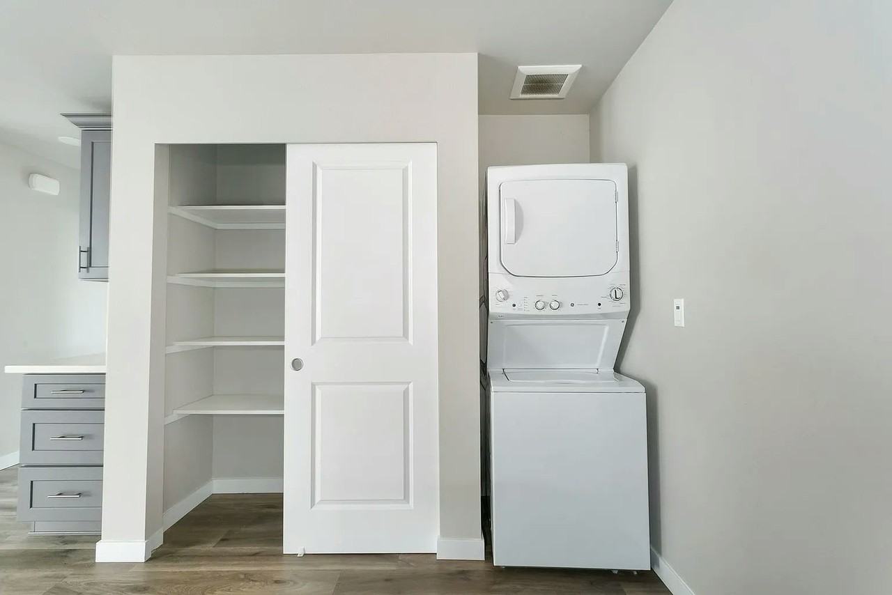 927 South Cushman Avenue (Back House) - Photo 7 of 20