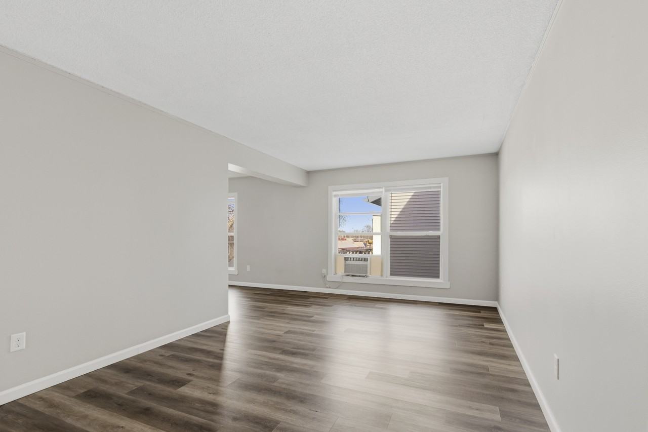 1601 N Willow Rd - Photo 3 of 15