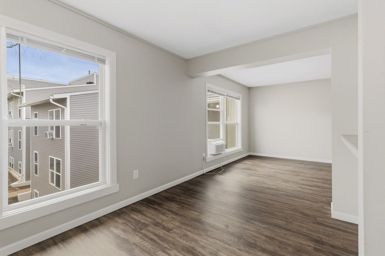 1605 N Willow Rd - Photo 4 of 14