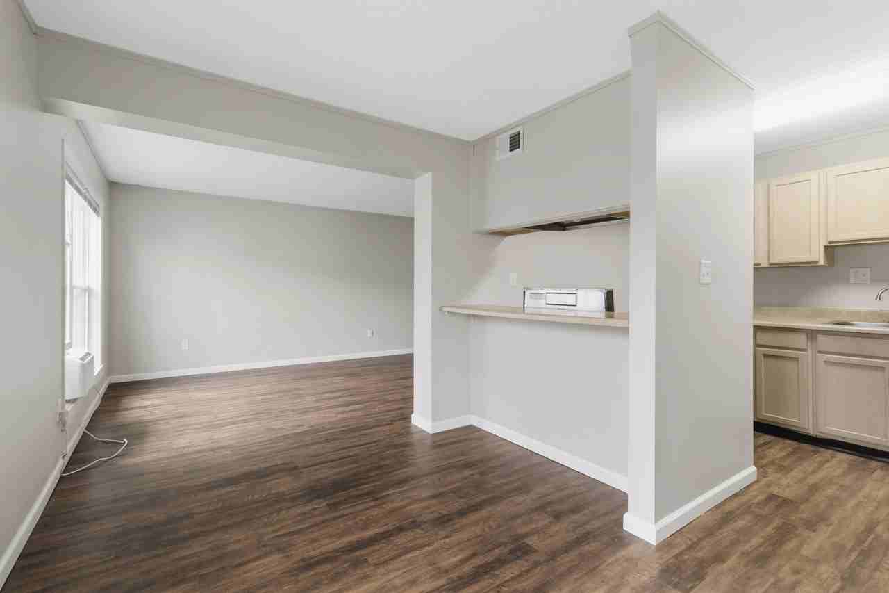 1605 N Willow Rd - Photo 5 of 14