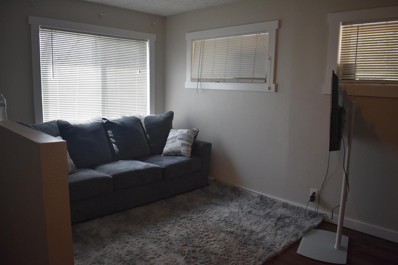 348 W Pages Ln - Photo 2 of 12