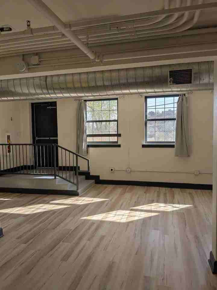 210 East Street - Photo 3 of 8