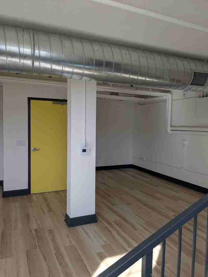 210 East Street - Photo 4 of 8