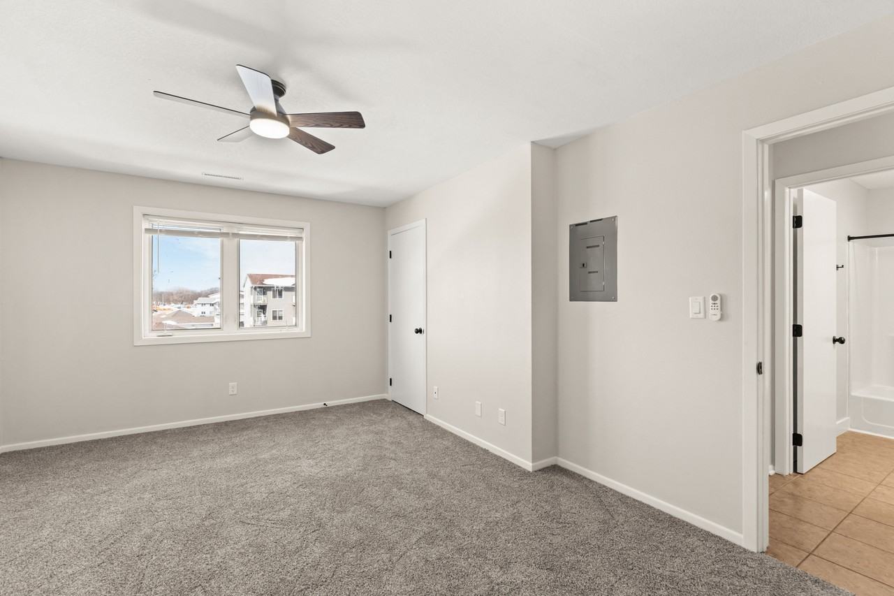 428 Stonehaven Drive - Photo 4 of 50