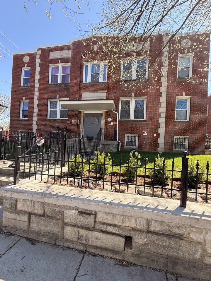 747 Alabama Avenue Southeast - Photo 2 of 12