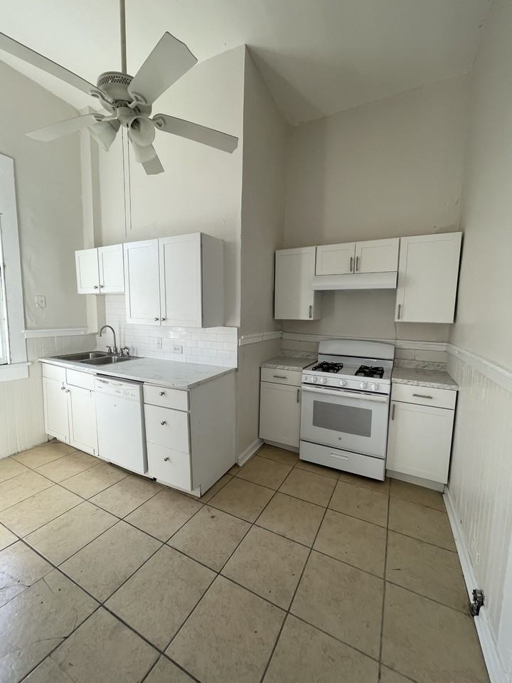 1202 Marengo - Photo 3 of 7